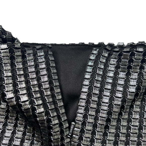 New Women’s Sho By Tadashi Shoji Metallic Textured Fringe Minidress Size 10 - Picture 8 of 9